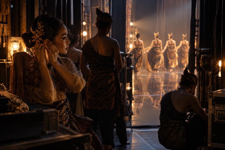 Between Performances — A quiet rhythm